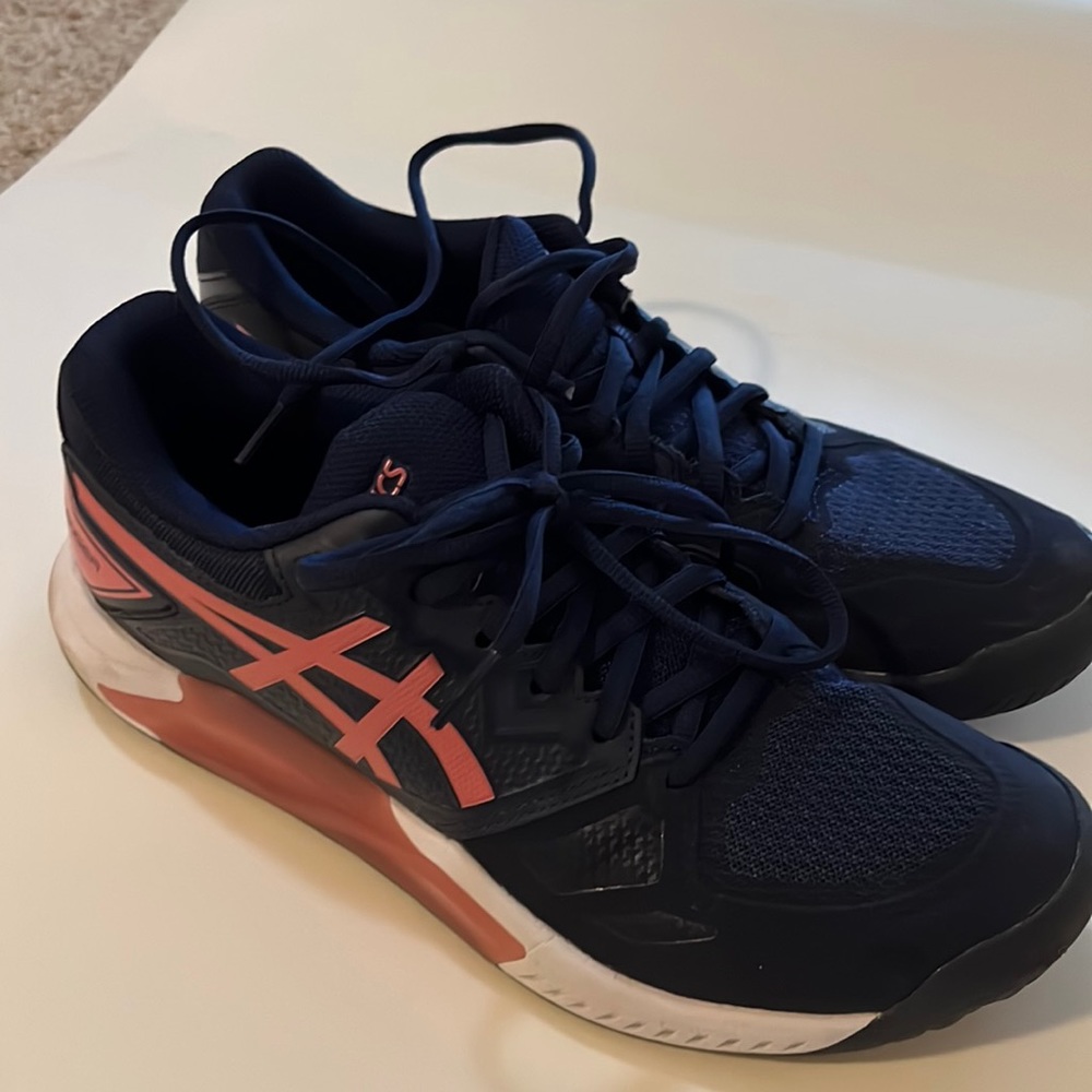 ASICS Tennis shoe